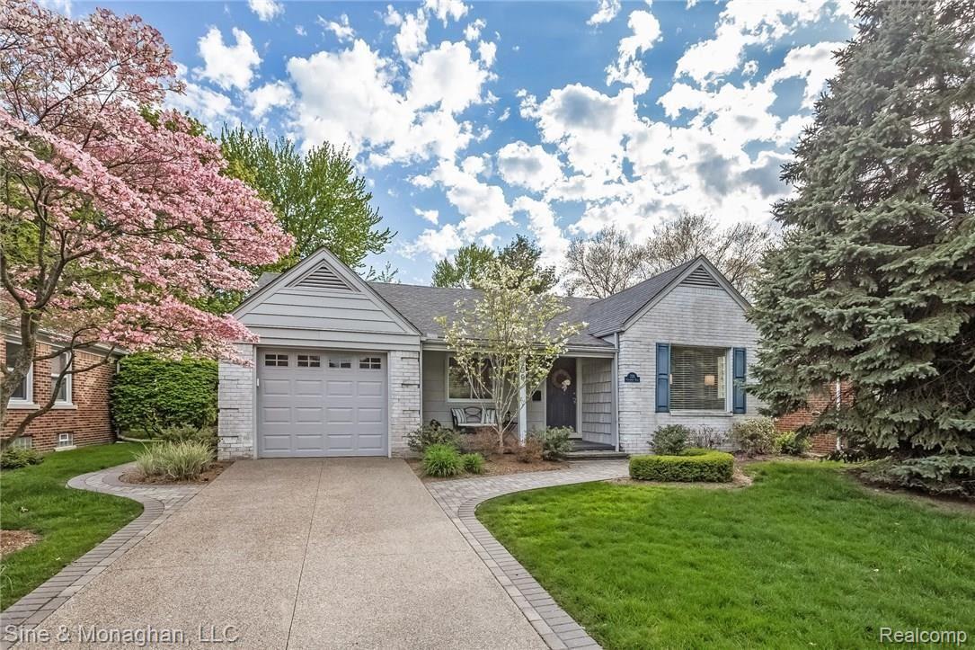 339 Ridgemont Road Grosse Pointe, MI 48236 - Photo 2 of 43 002-Front_View-4139923-medium.jpg