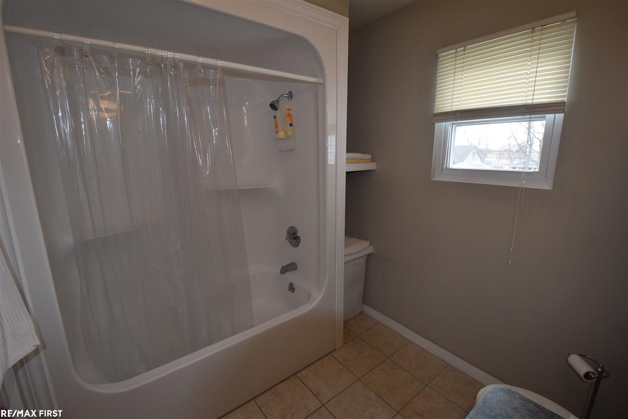 6389 Dyke Road Algonac, MI 48001 - Photo 41 of 46 31373716-40.JPG