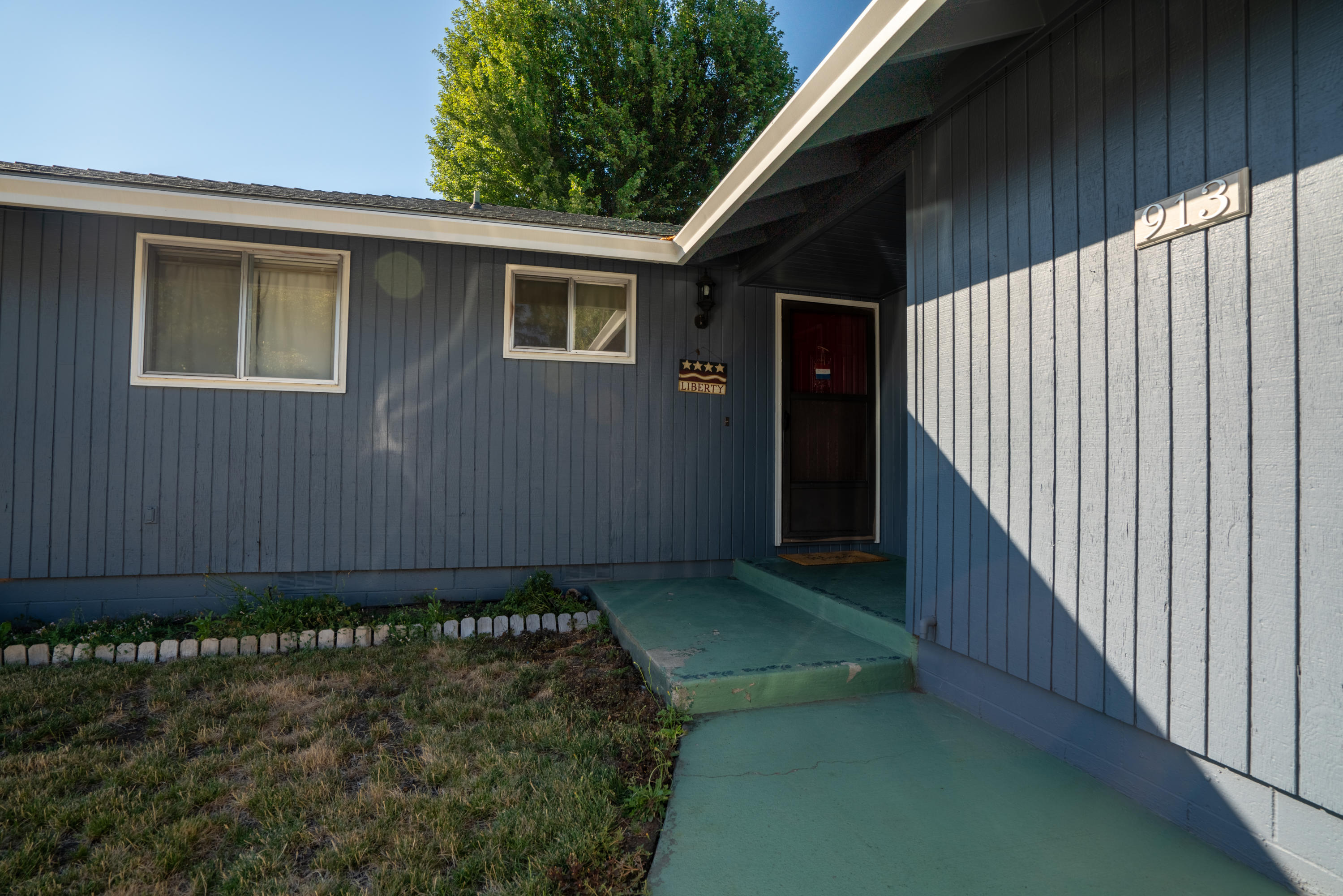 913 Freeman Road Central Point, OR 97502 - Photo 2 of 36 DSC02730-HDR