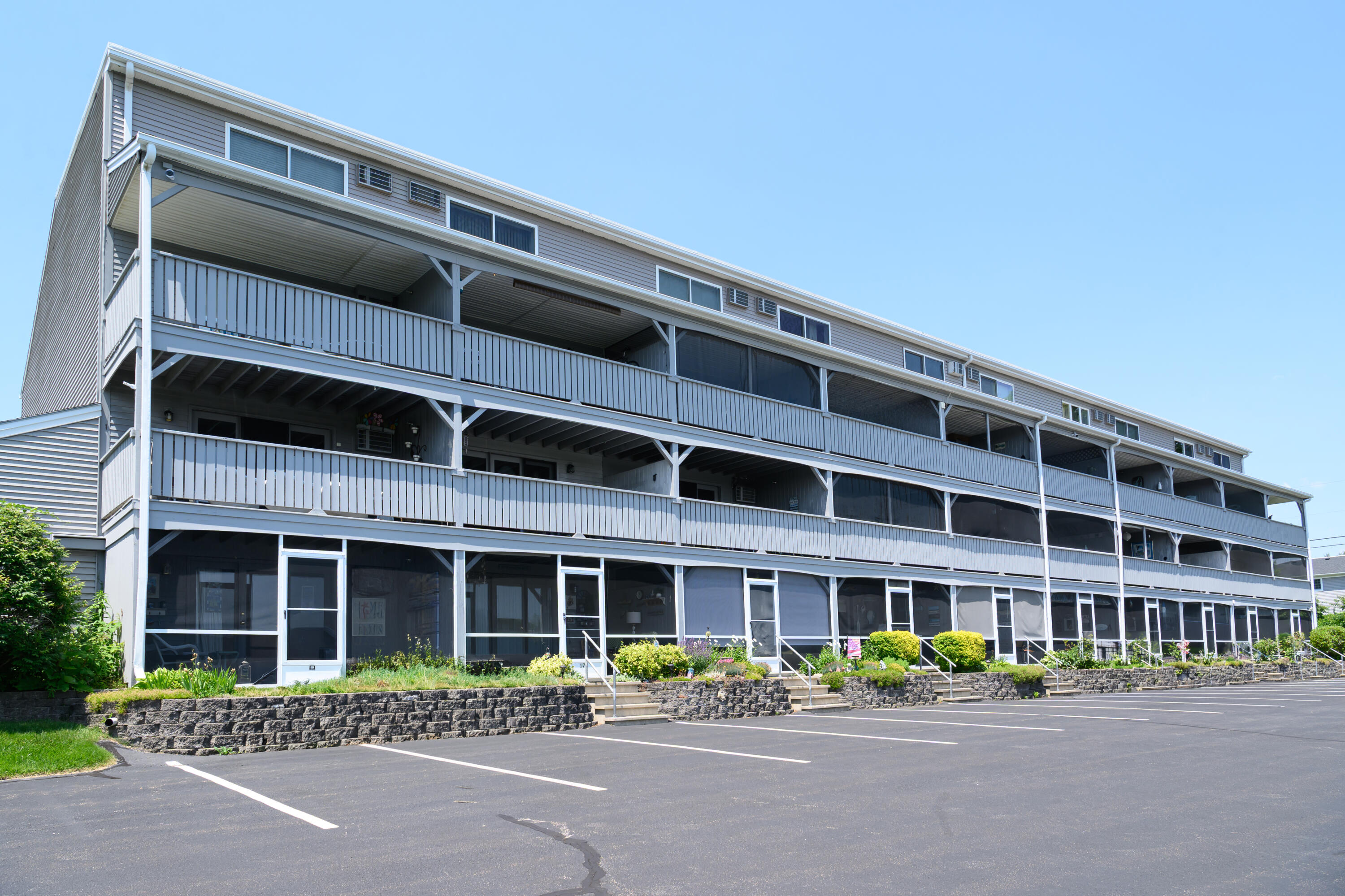1801 Post Road, Unit 172 Wells, ME 04090 - Photo 23 of 28 PEBuilding2backleft