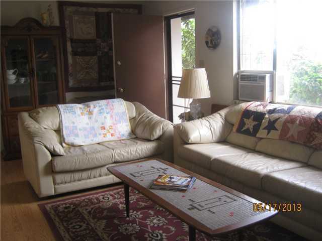 635 Howe Place Escondido, CA 92025 - Photo 3 of 13 Living room