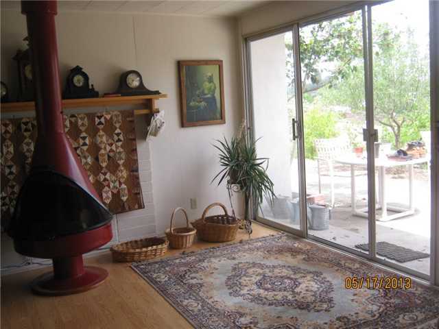 635 Howe Place Escondido, CA 92025 - Photo 5 of 13 Family room