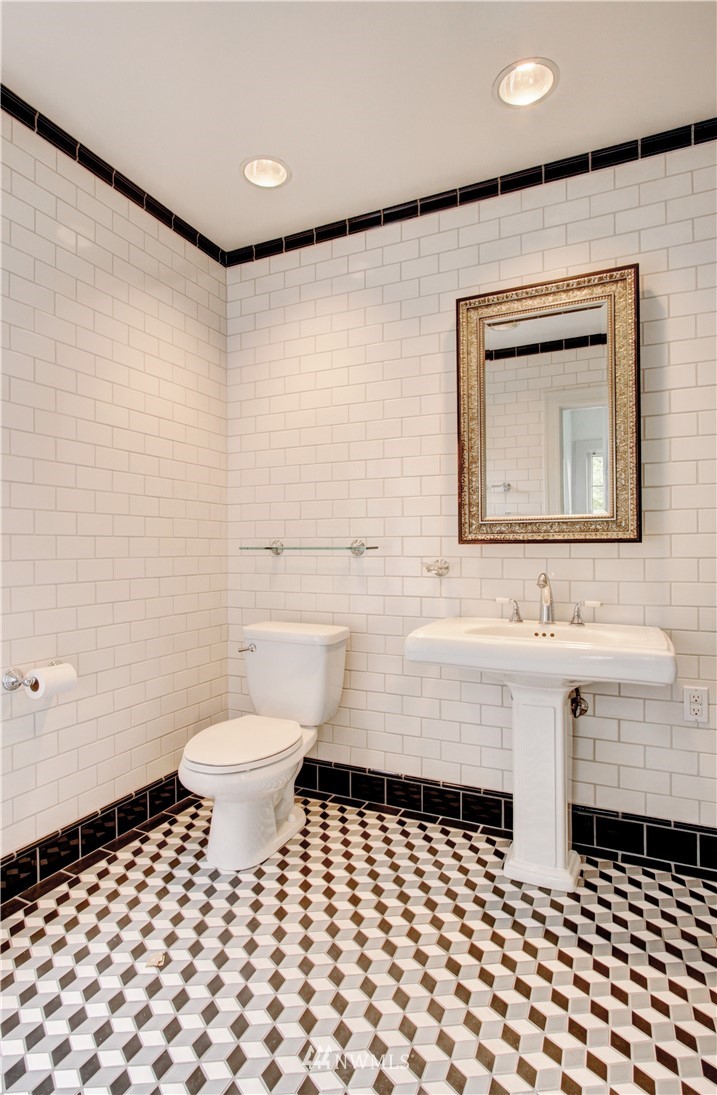 2019 East Prospect Street Seattle, WA 98112 - Photo 14 of 20 Gallery Image 14
