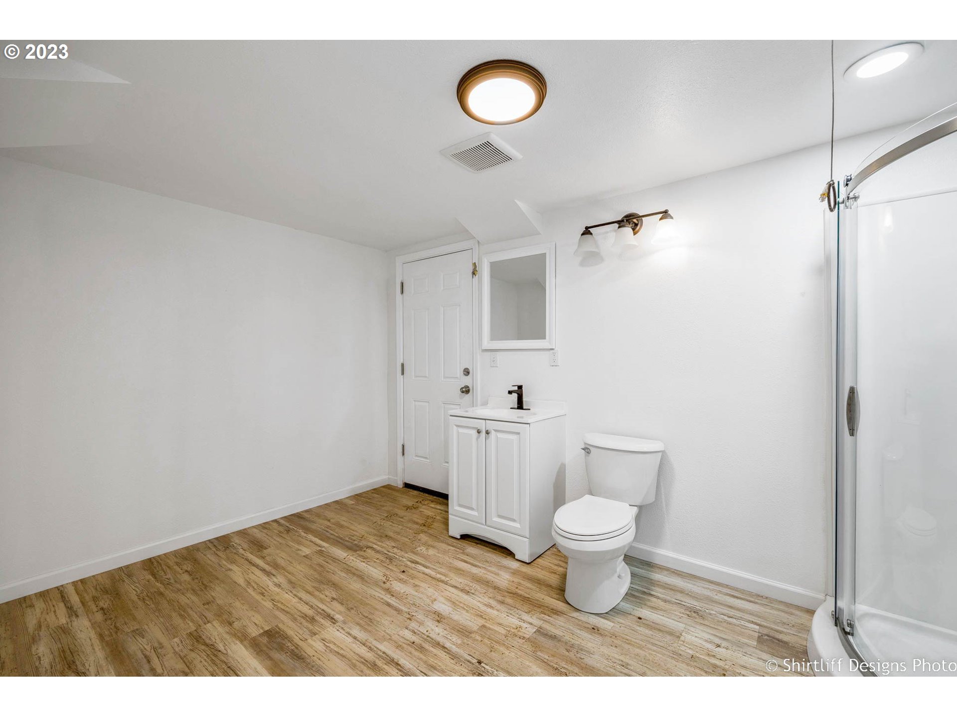 735 West M Street Springfield, OR 97477 - Photo 16 of 29 a bathroom with a toilet and a sink
