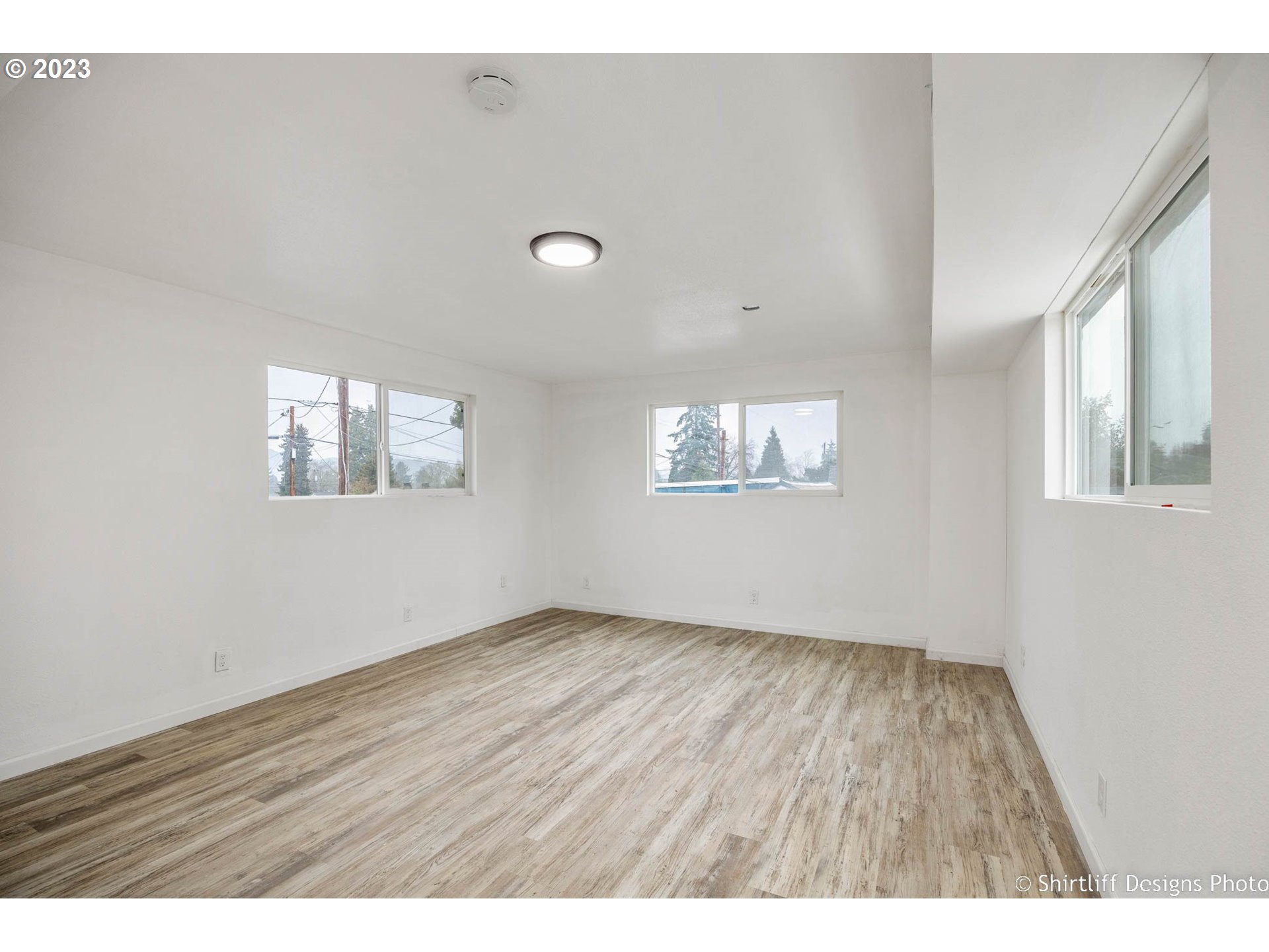 735 West M Street Springfield, OR 97477 - Photo 24 of 29 a view of an empty room with wooden floor and a window