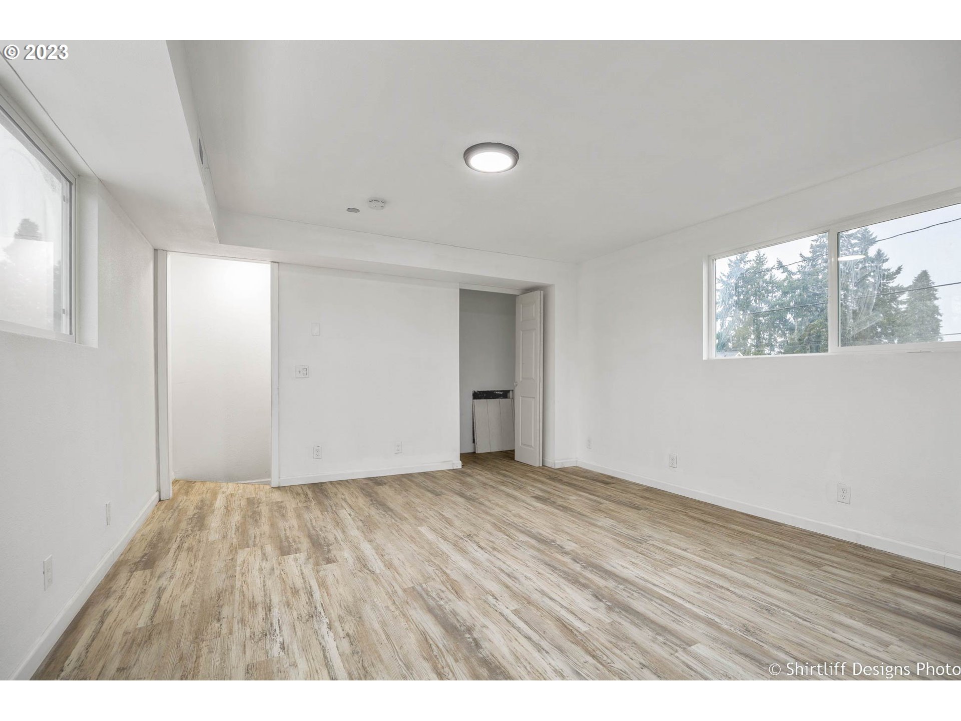 735 West M Street Springfield, OR 97477 - Photo 25 of 29 a view of an empty room with wooden floor and a window