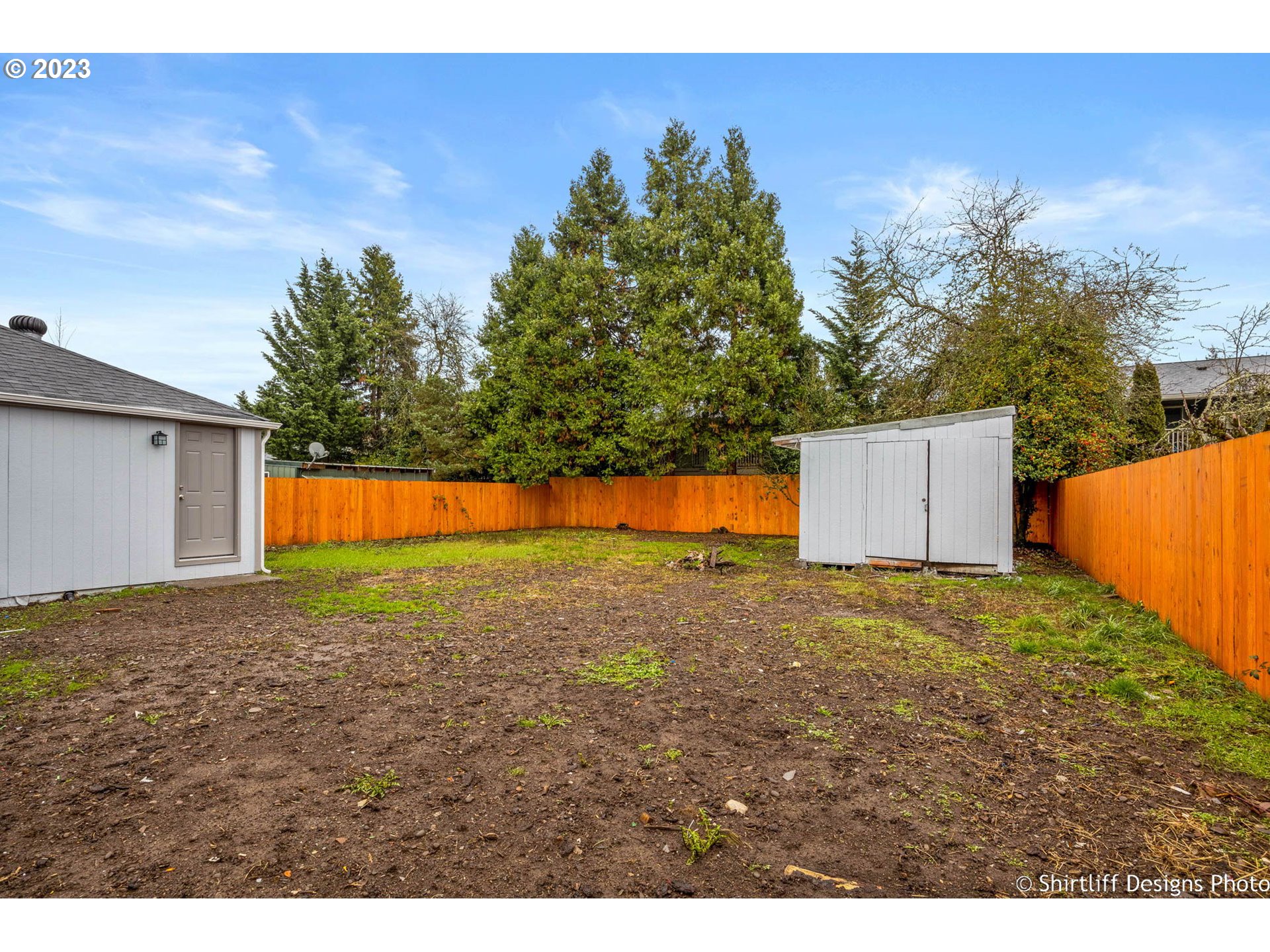 735 West M Street Springfield, OR 97477 - Photo 29 of 29 a backyard of a house