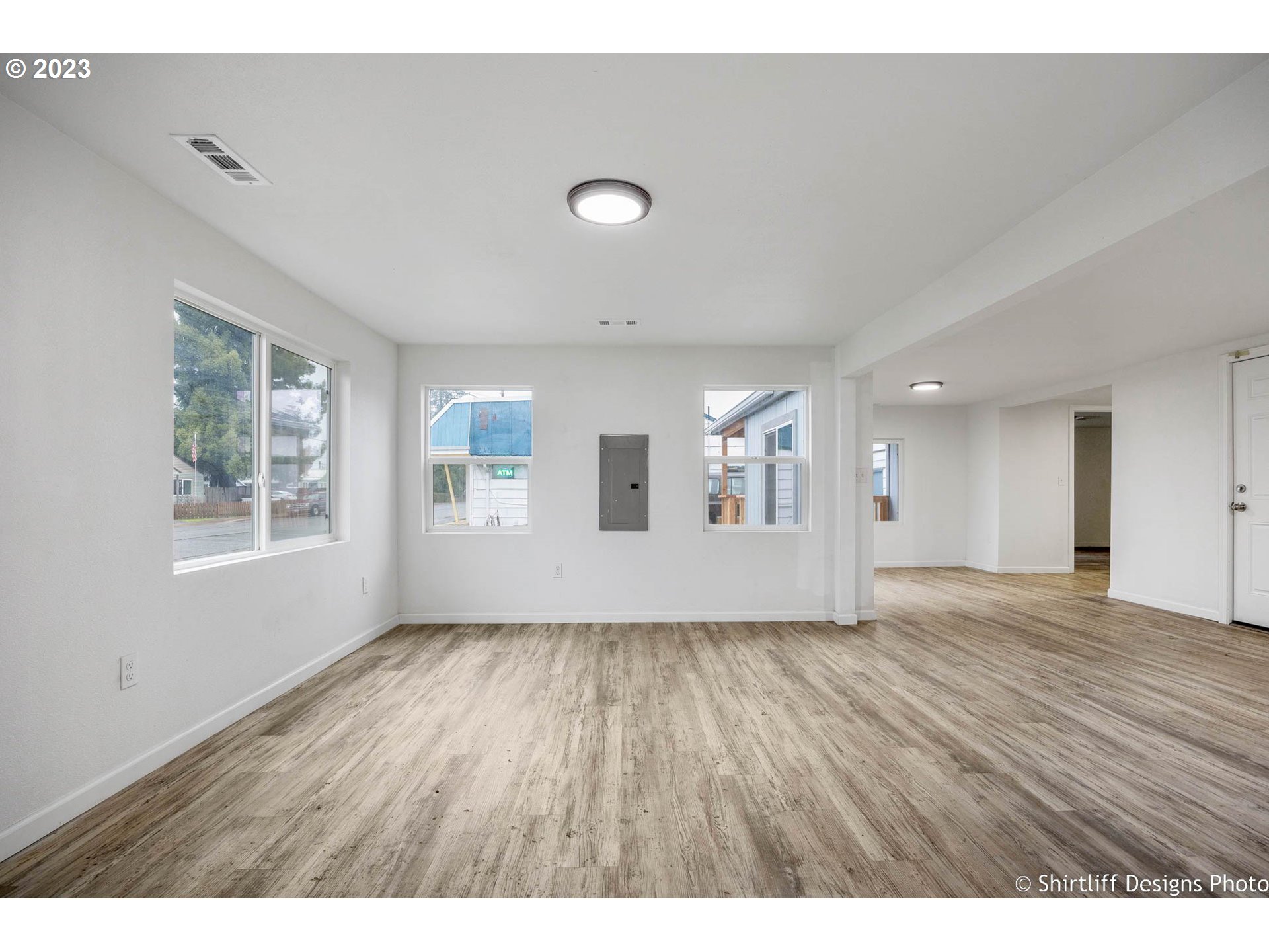 735 West M Street Springfield, OR 97477 - Photo 6 of 29 an empty room with wooden floor and windows
