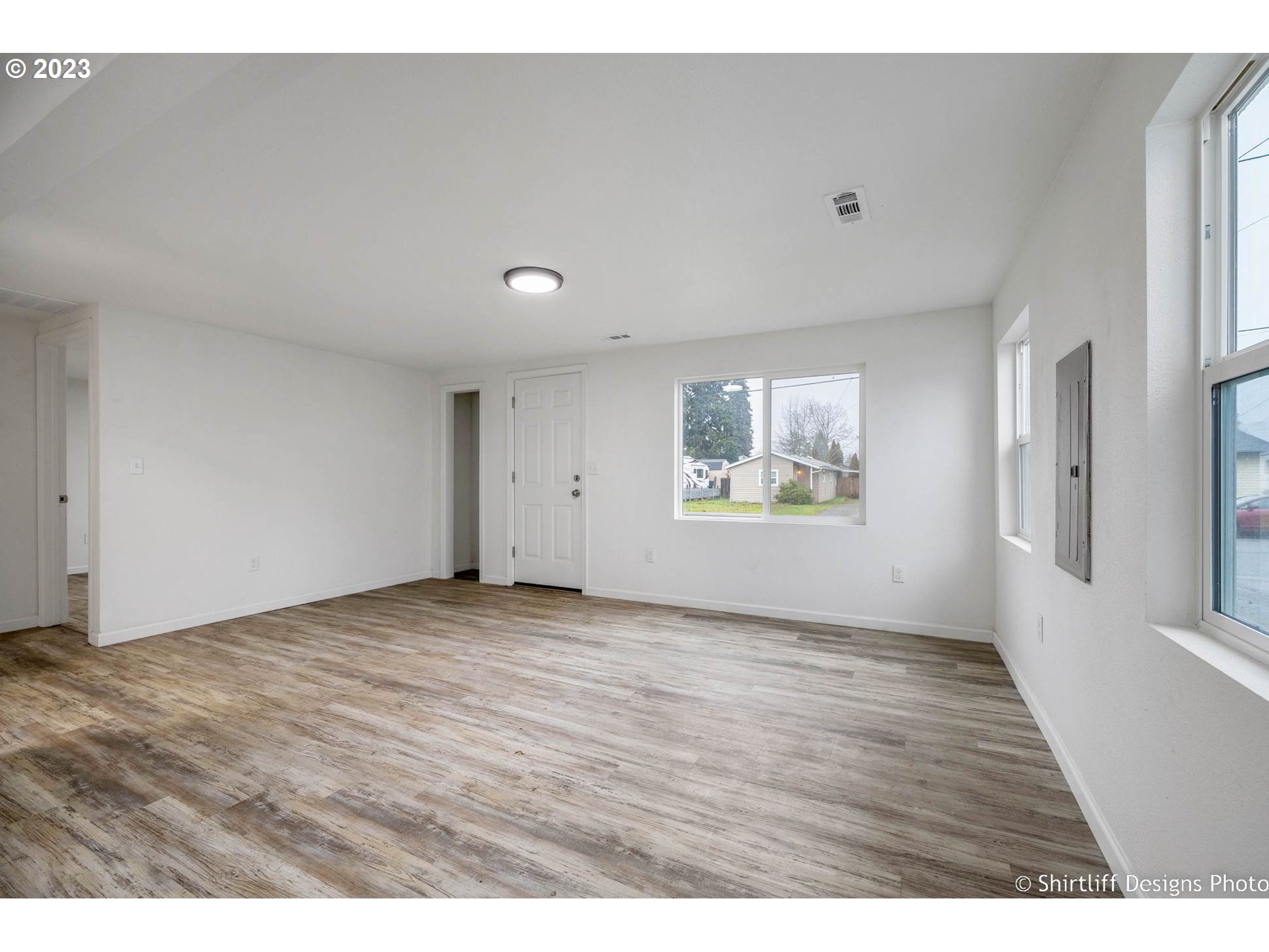 735 West M Street Springfield, OR 97477 - Photo 8 of 29 a view of an empty room with a window