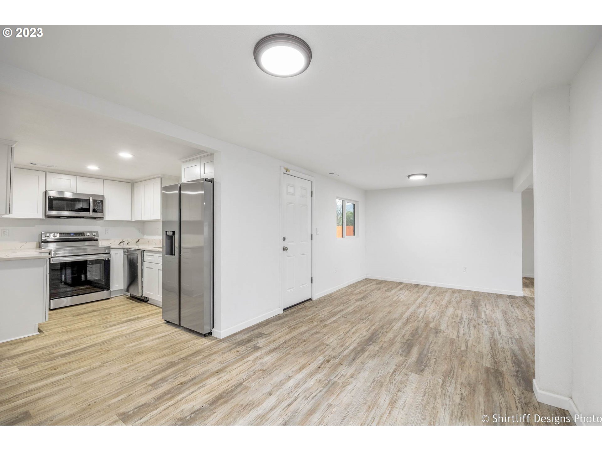 735 West M Street Springfield, OR 97477 - Photo 10 of 29 a view of kitchen with sink microwave and stove