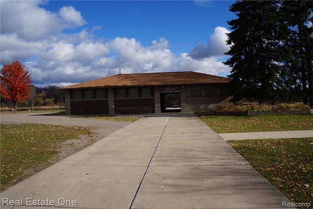 2403 Culbertson Avenue Rochester, MI 48307 - Photo 18 of 19 DSC01903.JPG
