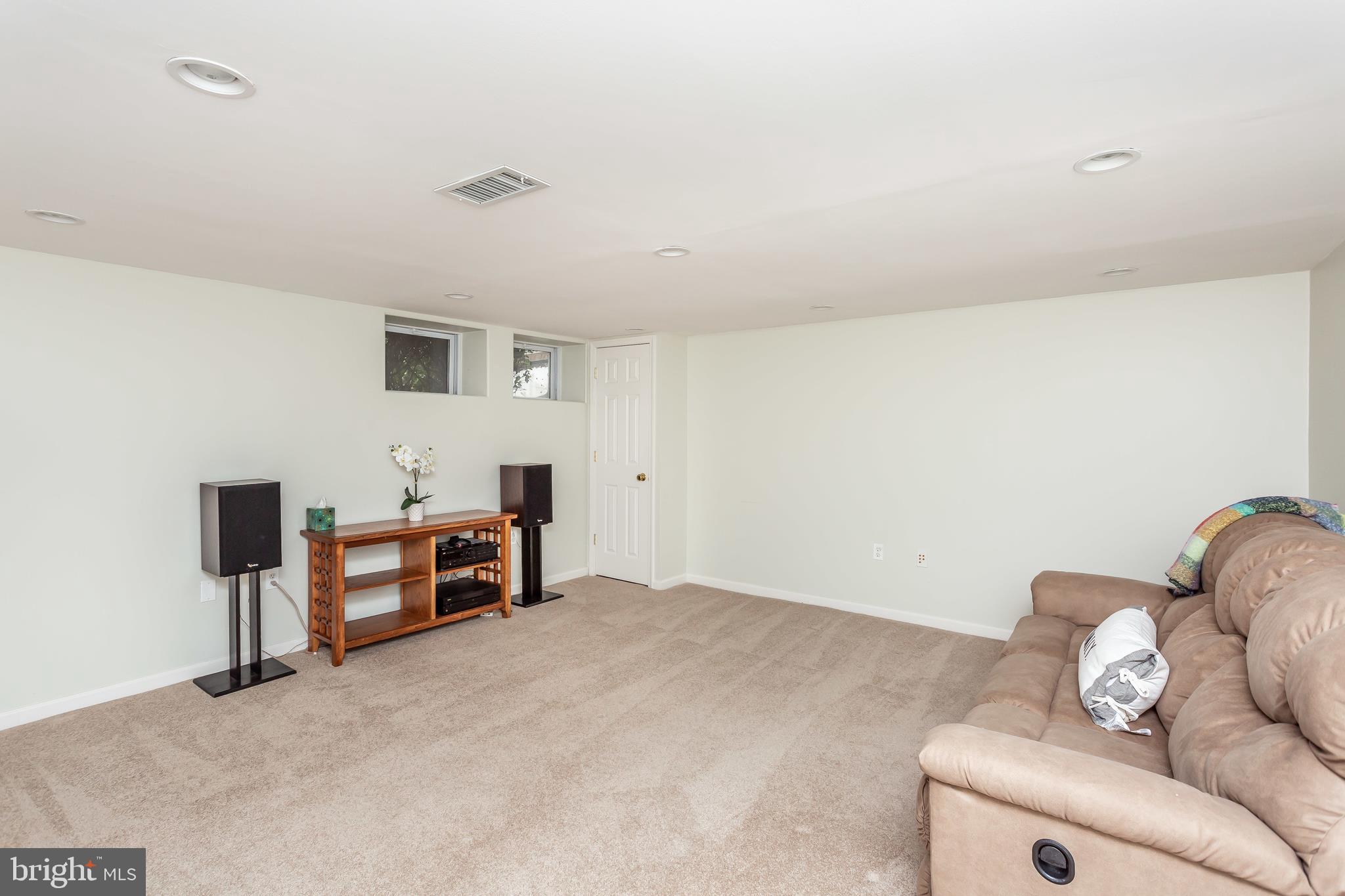 351 Whitfield Road Baltimore, MD 21228 - Photo 26 of 32