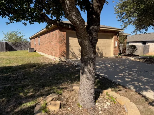 $1,600 | 917 West South Street, Leander, TX 78641