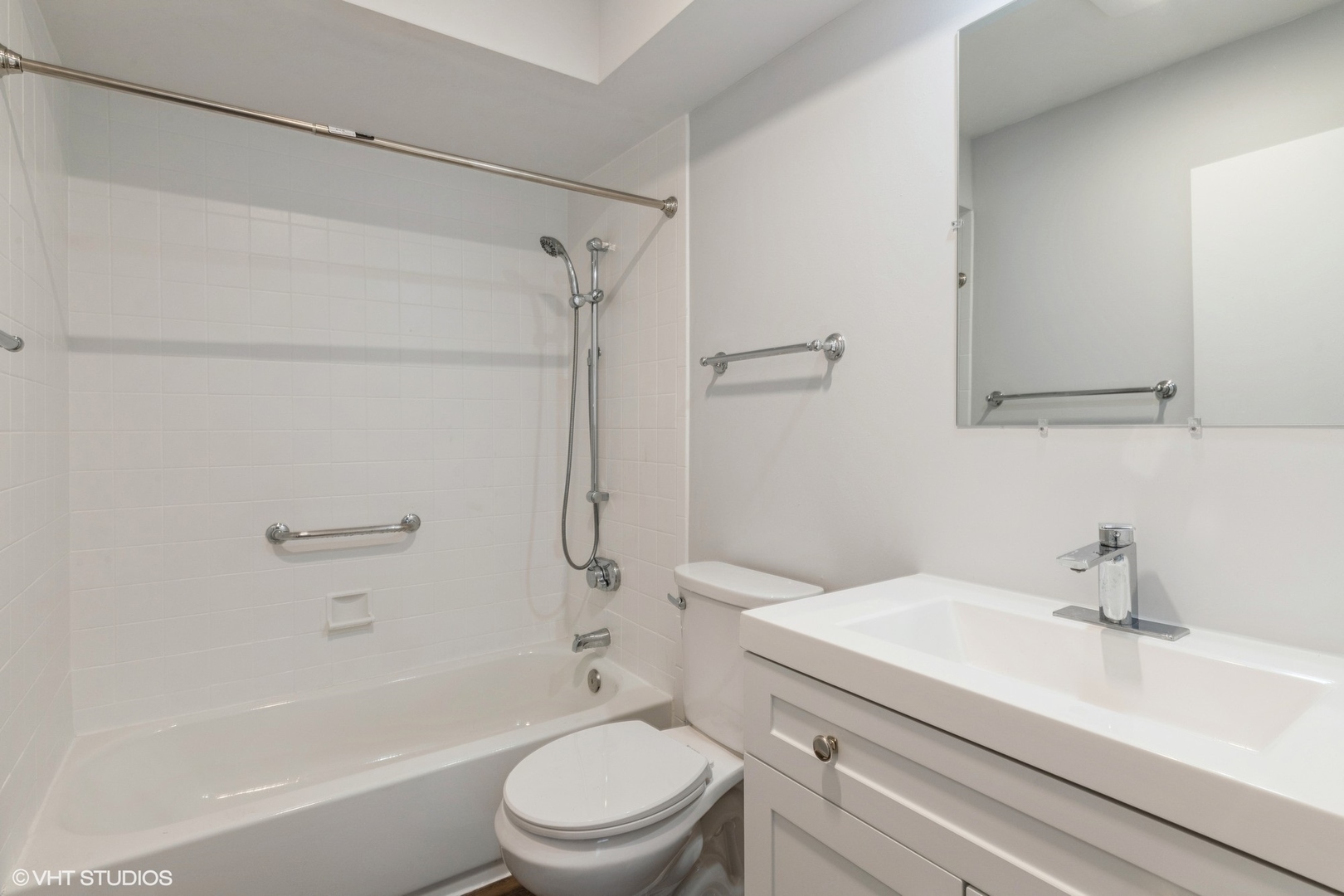 9349 Dee Road Des Plaines, IL 60016 - Photo 17 of 22 a bathroom with a sink a toilet and a bathtub