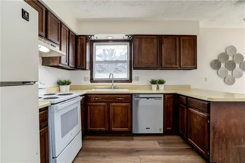 $359,900 | 7640 West 194th Street, Stilwell, KS 66085