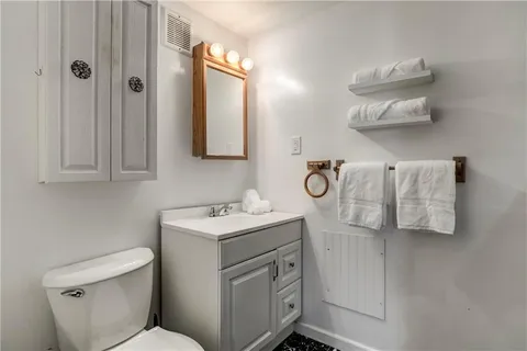 $359,900 | 7640 West 194th Street, Stilwell, KS 66085