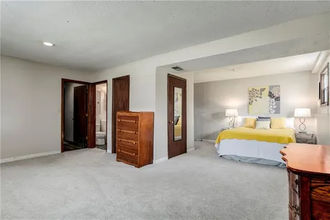 $359,900 | 7640 West 194th Street, Stilwell, KS 66085