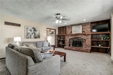 $359,900 | 7640 West 194th Street, Stilwell, KS 66085