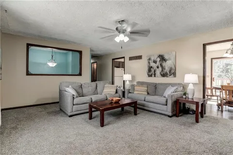 $359,900 | 7640 West 194th Street, Stilwell, KS 66085