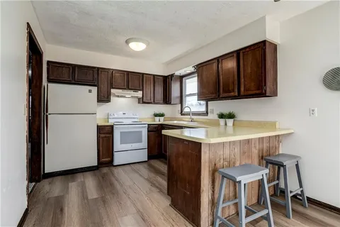 $359,900 | 7640 West 194th Street, Stilwell, KS 66085