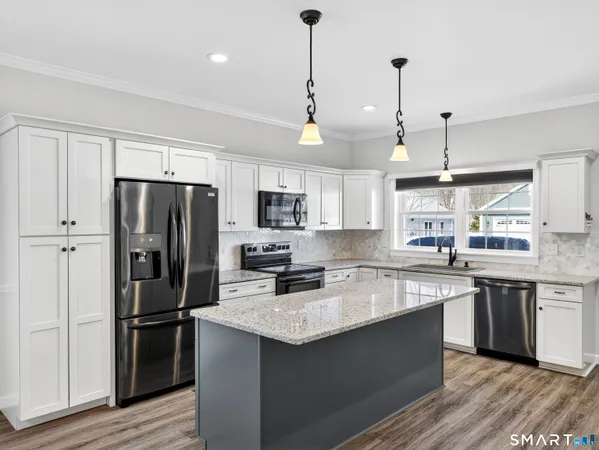 $425,000 | 13 Henry Drive, Unit 13, Moosup, CT 06354