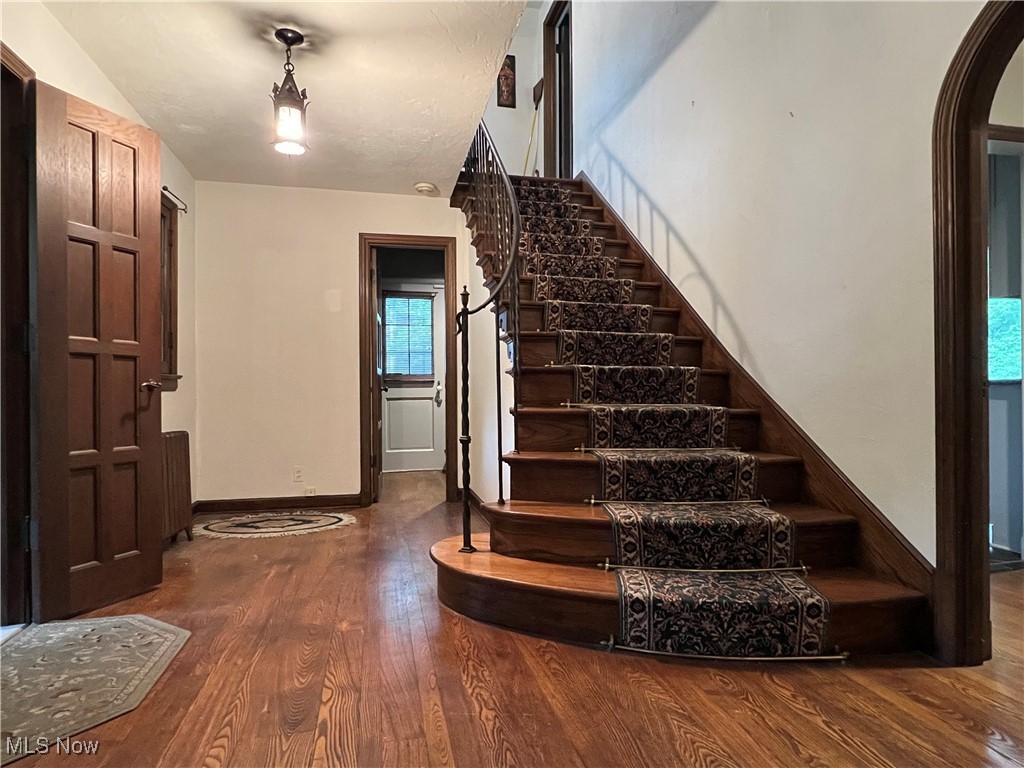 16215 Oakhill Road Cleveland, OH 44112 - Photo 8 of 41 Gallery Image 8