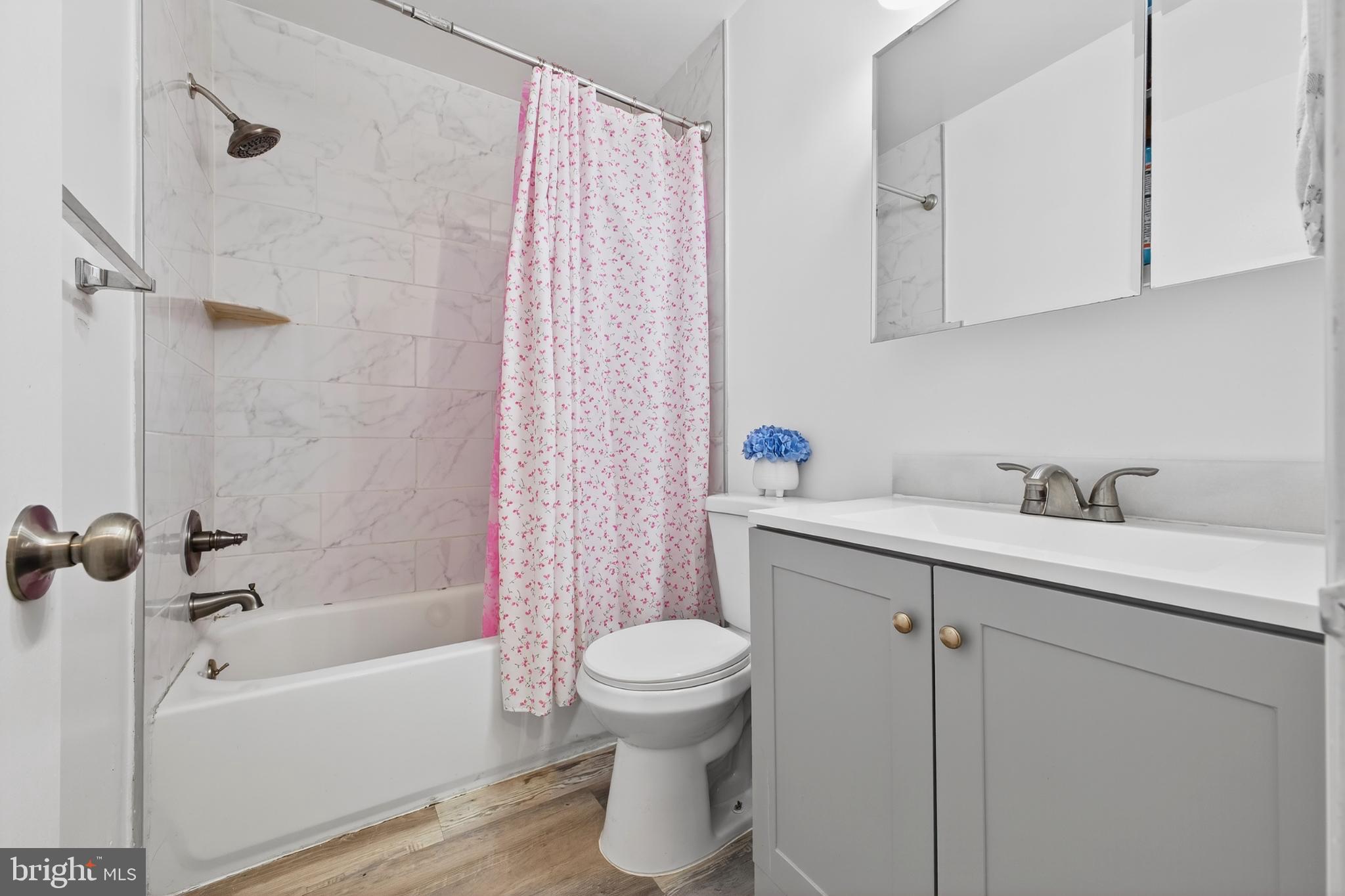 12462 Skipper Circle Woodbridge, VA 22192 - Photo 15 of 25 Charming bathroom with modern finishes.