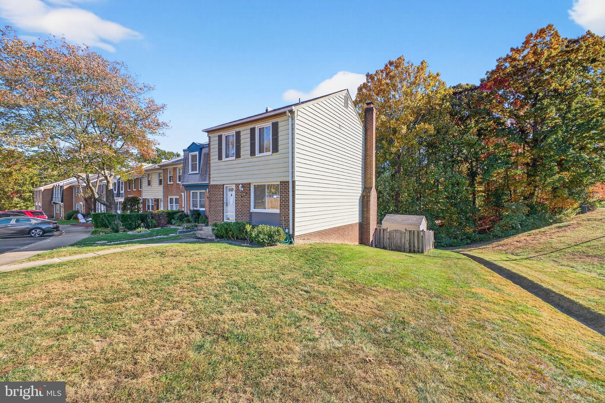 12462 Skipper Circle Woodbridge, VA 22192 - Photo 2 of 25 Charming home nestled in vibrant greenery.