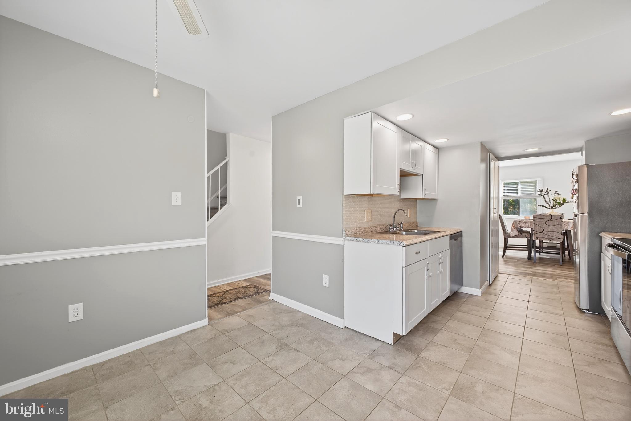 12462 Skipper Circle Woodbridge, VA 22192 - Photo 4 of 25 Modern kitchen with open layout charm.