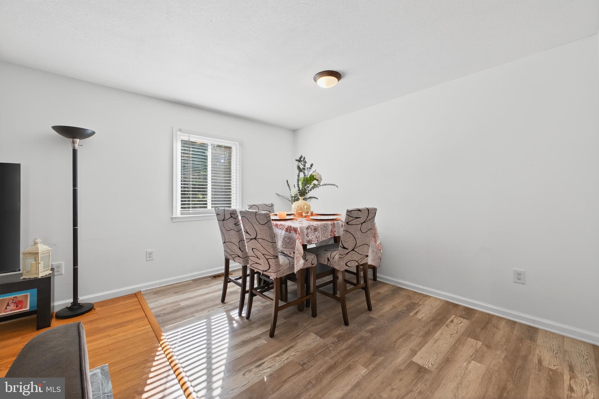 12462 Skipper Circle Woodbridge, VA 22192 - Photo 6 of 25 Bright and inviting dining space awaits you.