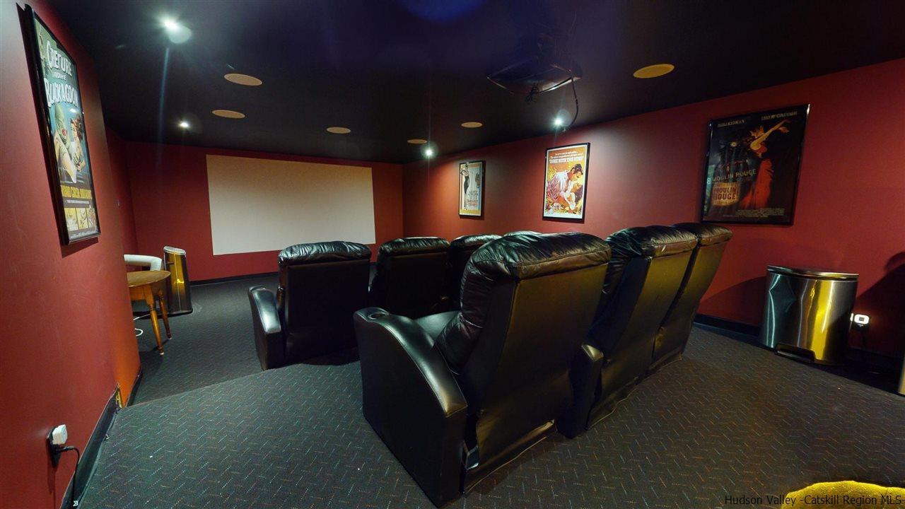 27 Westview Drive Wallkill, NY 12589 - Photo 26 of 35 a living room with furniture