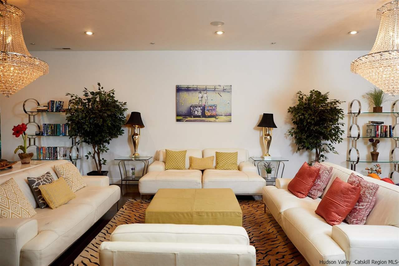 27 Westview Drive Wallkill, NY 12589 - Photo 5 of 35 a living room with furniture and a potted plant