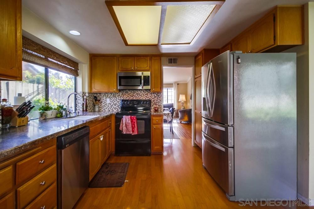 13196 Treecrest Street Poway, CA 92064 - Photo 10 of 25