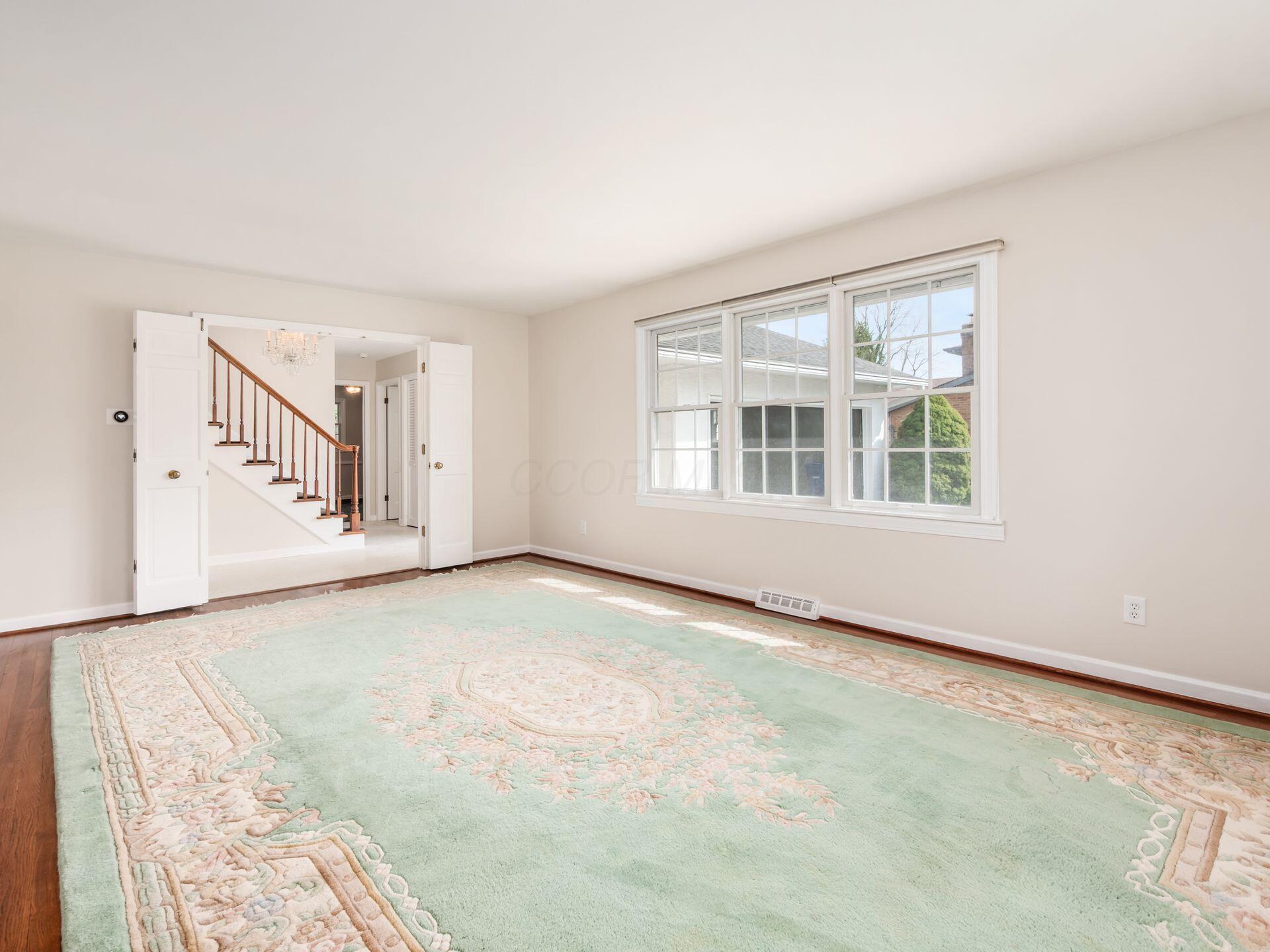 880 Lynbrook Road Columbus, OH 43235 - Photo 12 of 59 So Sunny - Triple Windows