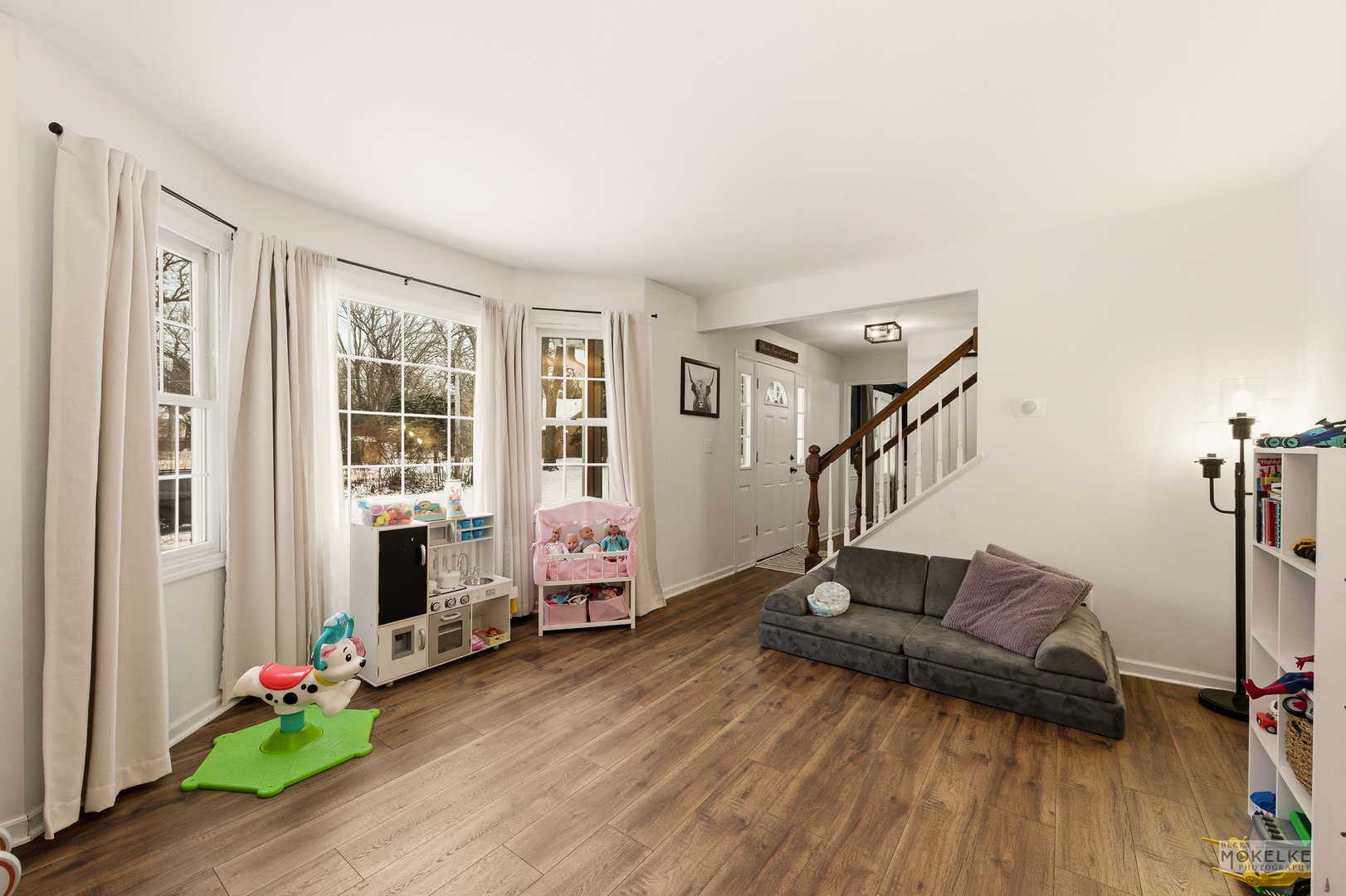 777 Debbie Lane Sandwich, IL 60548 - Photo 16 of 39 a living room with furniture and wooden floor