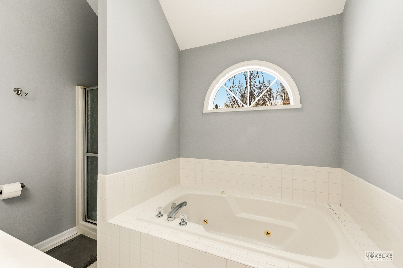 777 Debbie Lane Sandwich, IL 60548 - Photo 21 of 39 a white bath tub and a shower