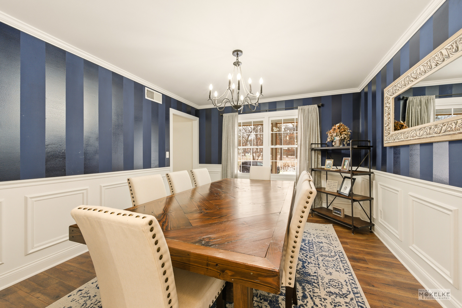777 Debbie Lane Sandwich, IL 60548 - Photo 7 of 39 a living room with furniture dining table and a chandelier