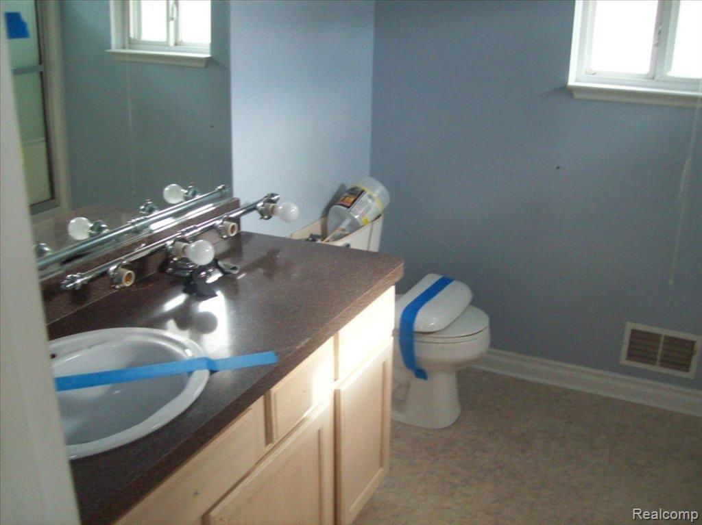 1726 North Sheldon Road Canton, MI 48187 - Photo 11 of 12 bath