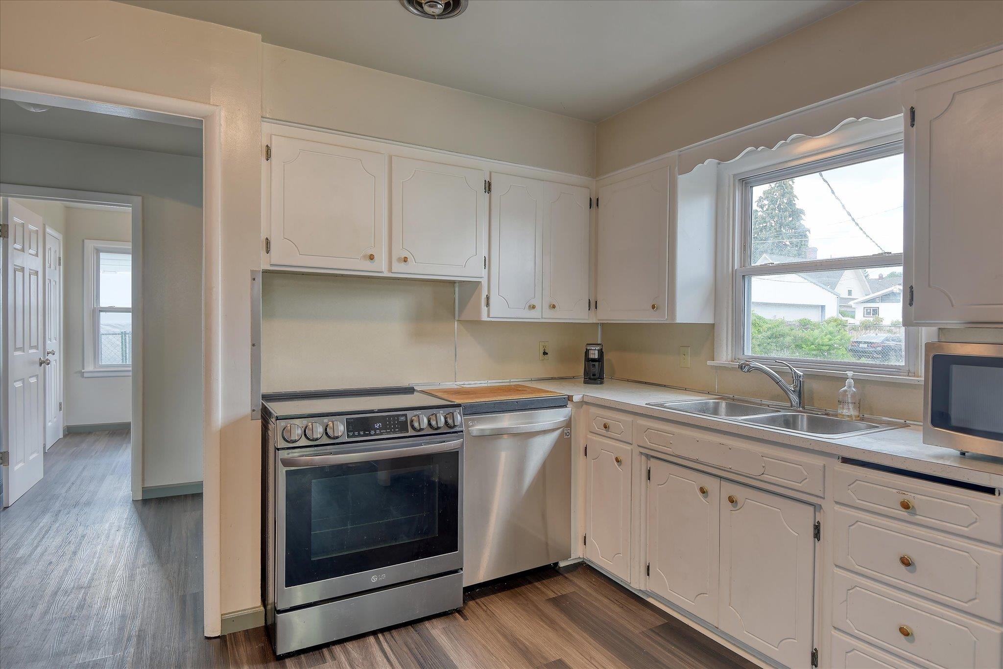408 West Gordon Avenue Spokane, WA 99205 - Photo 9 of 44