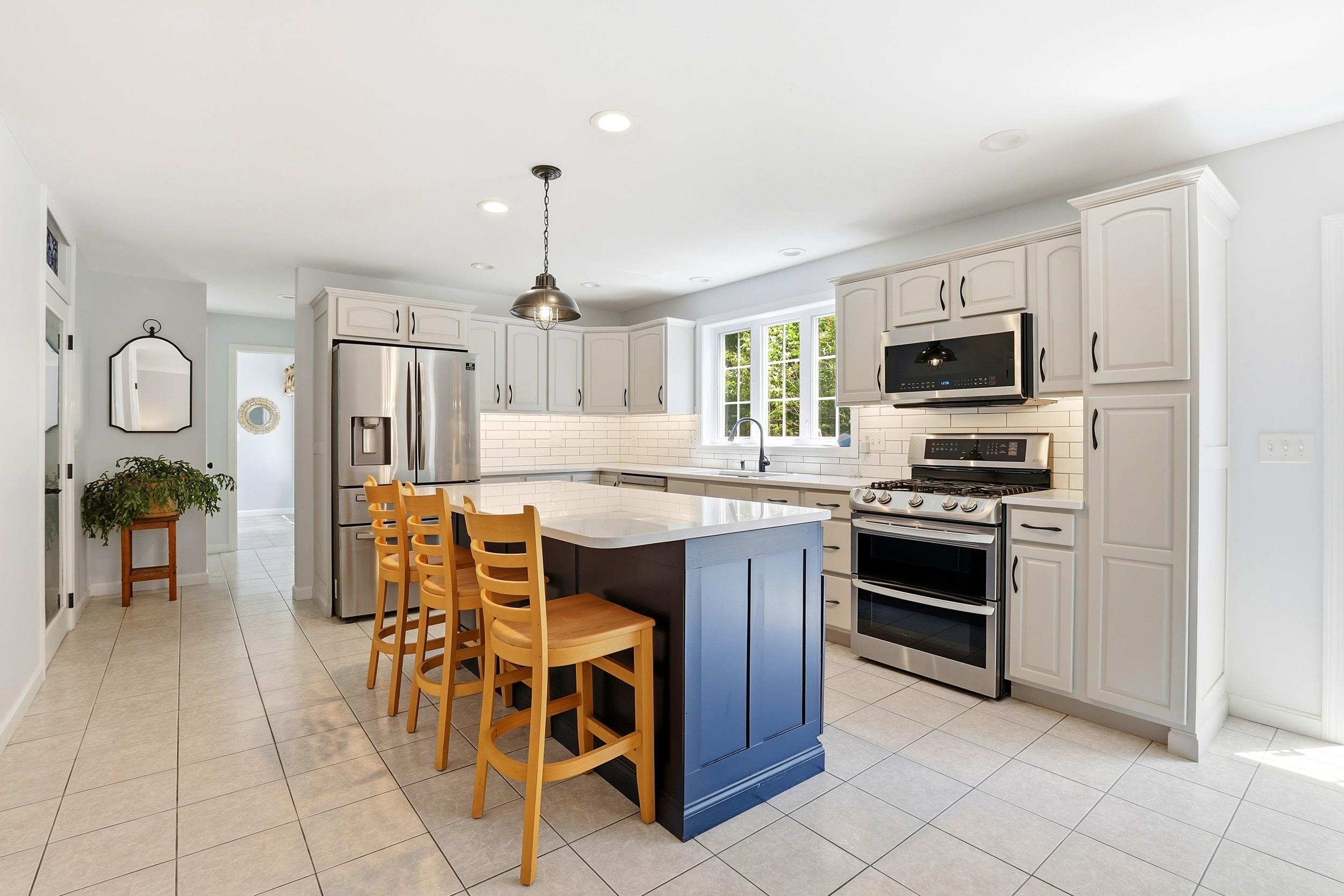 57 Lindsay Road Hooksett, NH 03106 - Photo 9 of 51