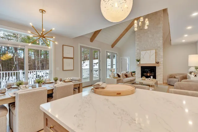 $1,595,000 | 14 Overlook Circle, Auburn, NH 03032