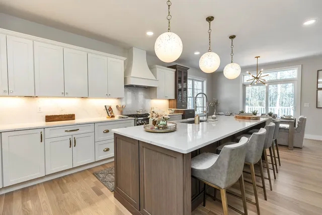 $1,595,000 | 14 Overlook Circle, Auburn, NH 03032