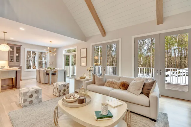 $1,595,000 | 14 Overlook Circle, Auburn, NH 03032