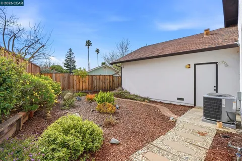 $975,000 | 5537 Pamplona Court, Concord, CA 94521