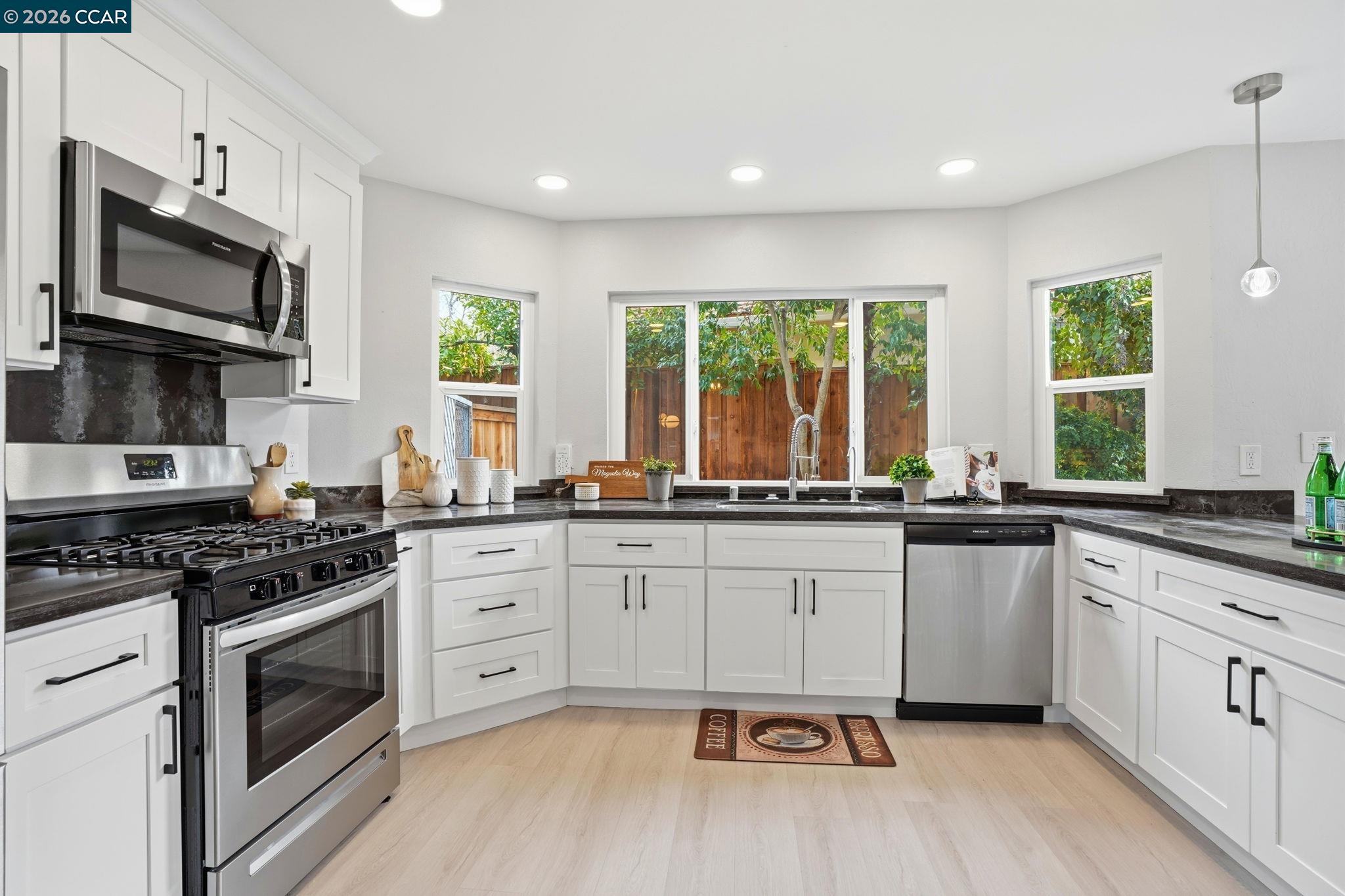 5537 Pamplona Court Concord, CA 94521 - Photo 8 of 59