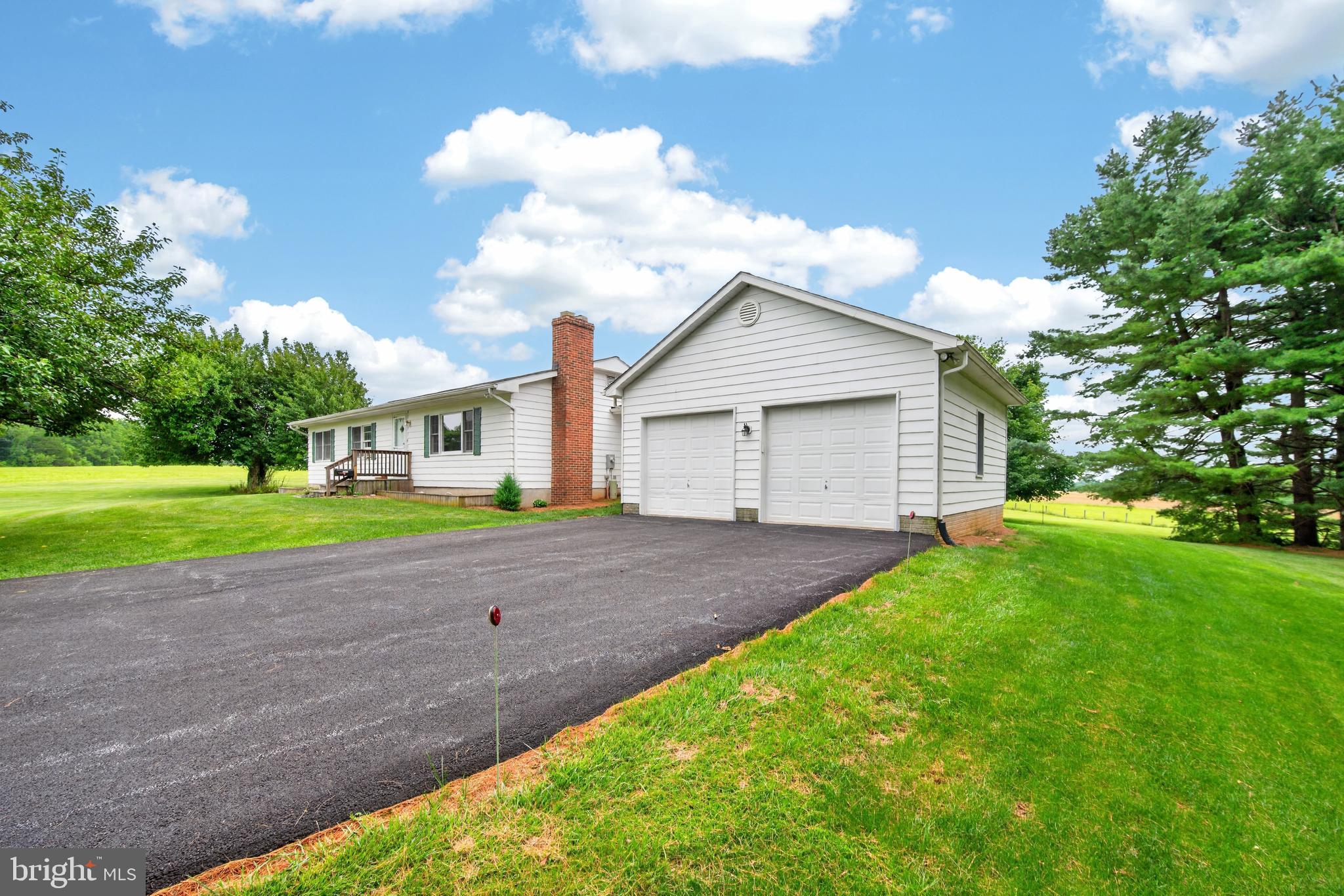13835 Howard Road Dayton, MD 21036 - Photo 4 of 43 Large two car garage w/storage has been added