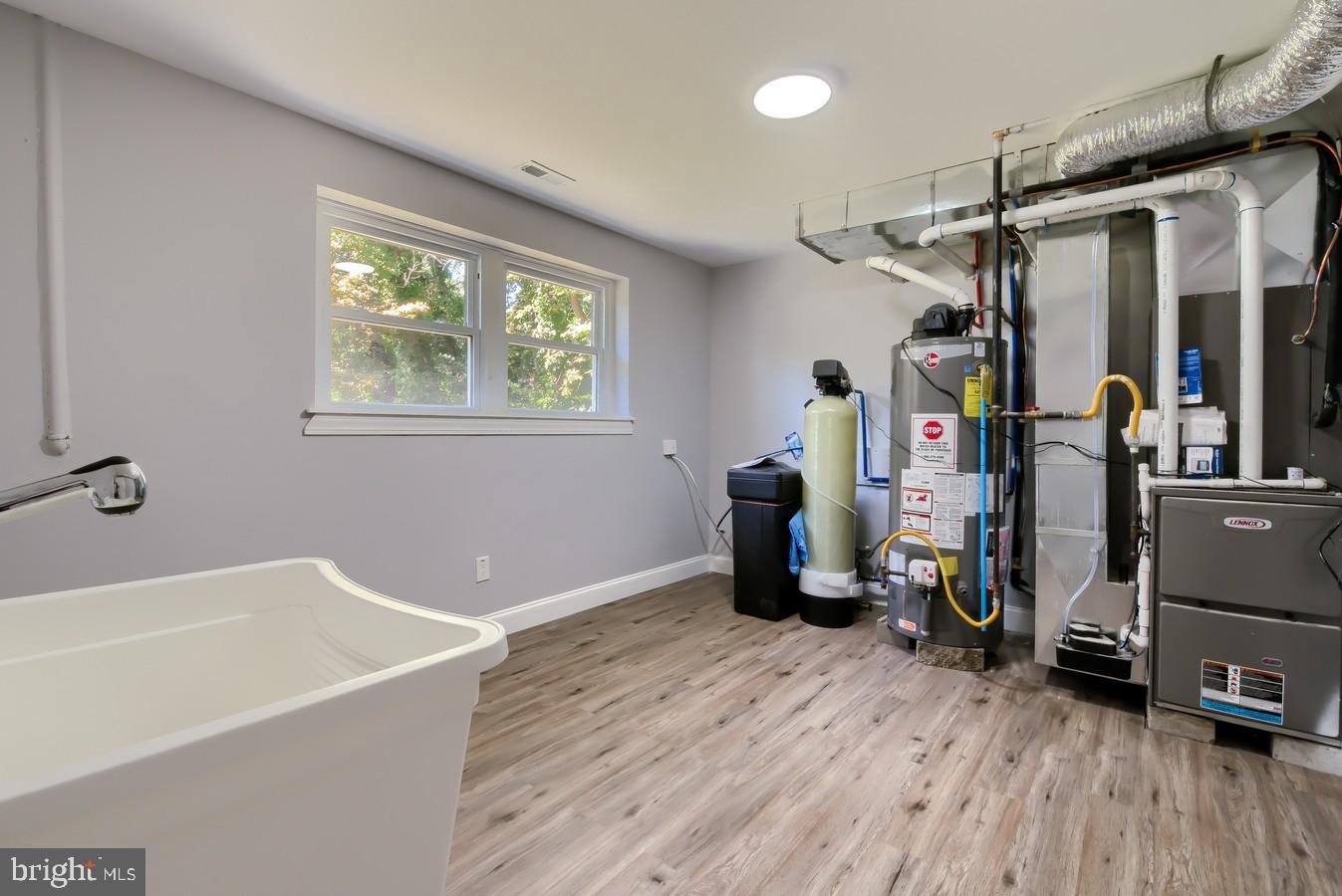 516 Pinehurst Road Cream Ridge, NJ 08514 - Photo 28 of 33 Laundry Room