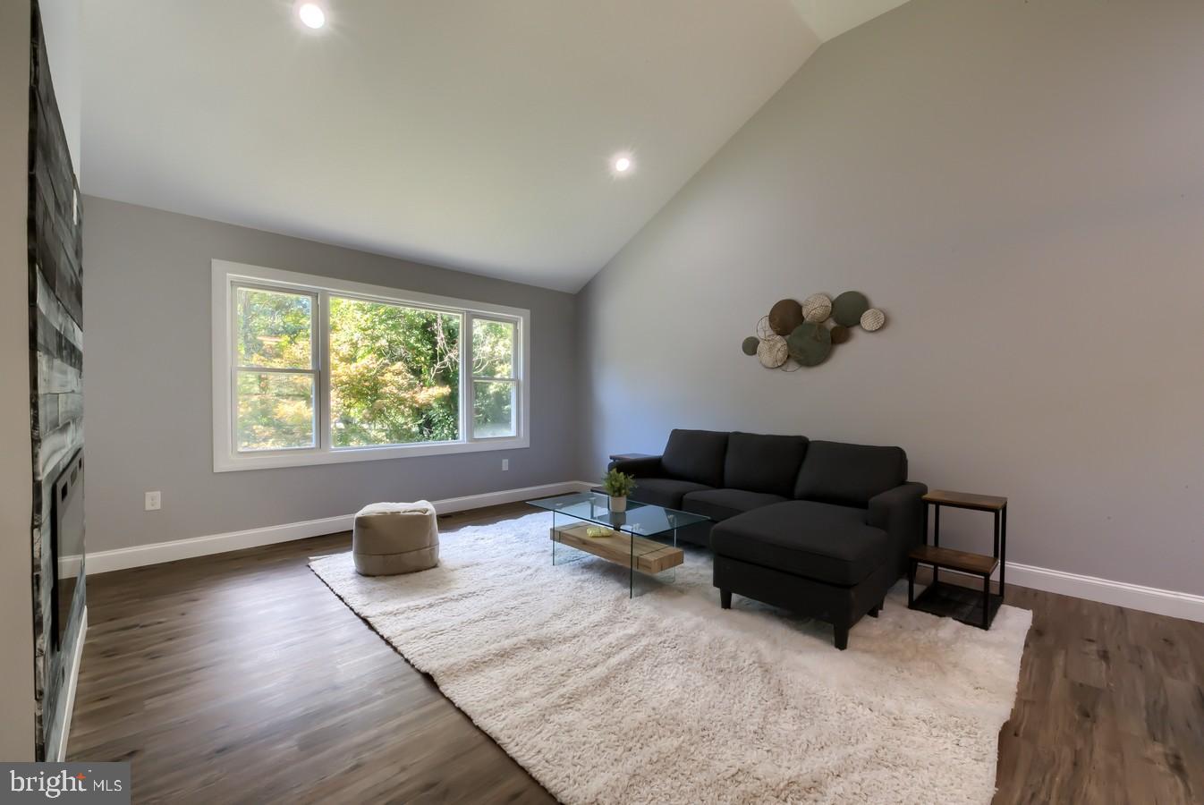 516 Pinehurst Road Cream Ridge, NJ 08514 - Photo 6 of 33 Living Room