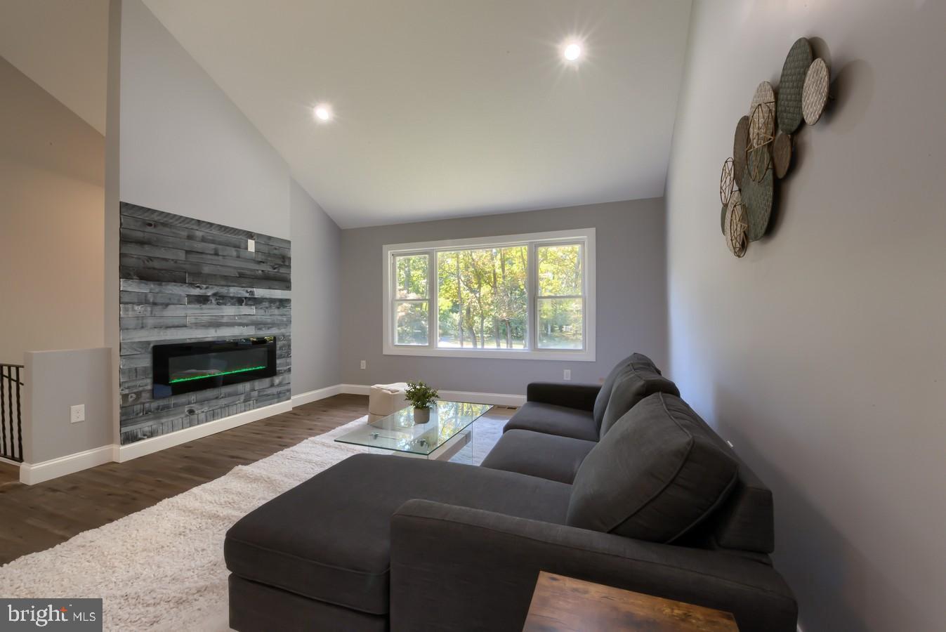 516 Pinehurst Road Cream Ridge, NJ 08514 - Photo 7 of 33 Living Room