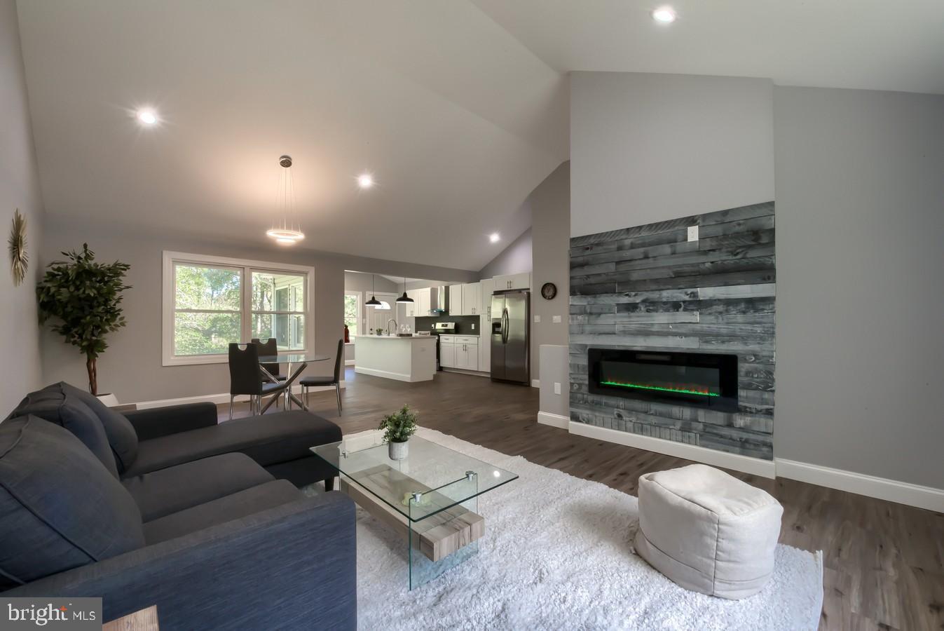516 Pinehurst Road Cream Ridge, NJ 08514 - Photo 8 of 33 Living Room